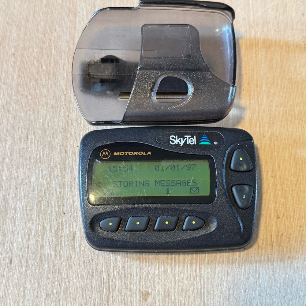 Vintage Motorola Skytel Pager Black w/Clip On Case Tested Working Buy As Is Read